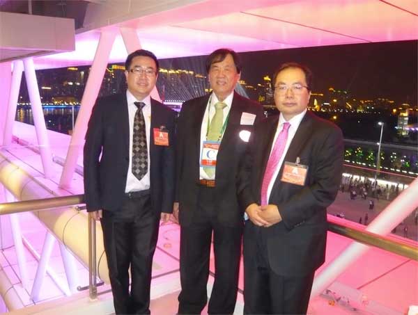 Mr. Zhou Guohua (left), Tan Sri Tiong Hiew King (middle) and Mr. Xiao Wunan (right) at the Guangzhou Asian Games Opening Ceremony