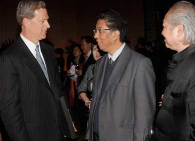 Mr. Rockefeller (L), Lin Guangyang (M), Reuters China Specialist Correspondent, and Mr. Zhang Dahua, famous painter