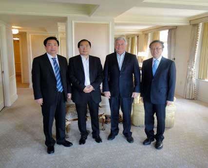 American Jewish leader and Co-chairman of APECF Jack Rosen (2nd from right) meet with Mr. Wei Jianguo (1st from right ), Mr. Xiao Wunan (2nd from left ) and Mr. Pian Yunlai (1st from left )