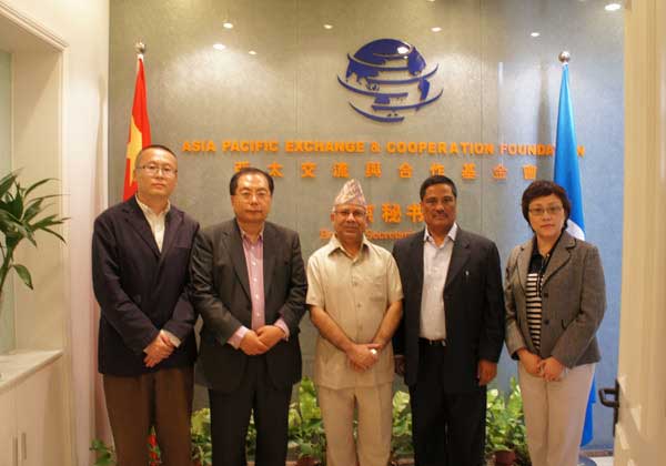 Executive Vice President of APECF Mr. Xiao Wunan (left second), Nepal Former Prime Minister Nepal (middle), APECF Deputy Secretary-General Ge Chen (right first) and APECF Deputy Secretary-General Ulak (right second)